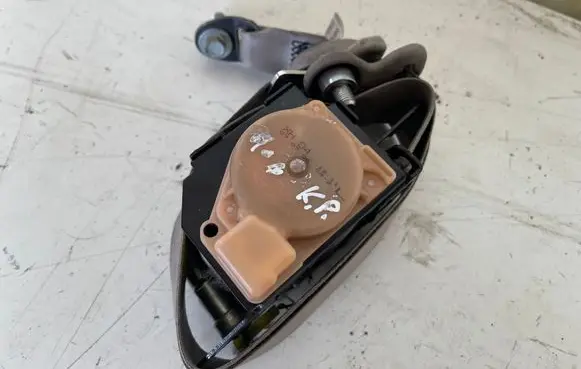 Mazda 6 Front seatbelt E40431093