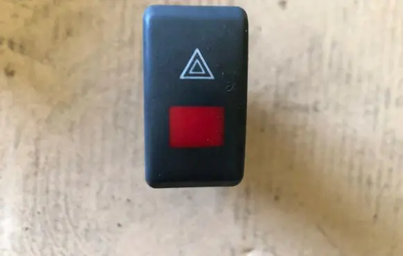 Skoda Octavia Mk1 (1U) Hazard light switch 1U0953235C