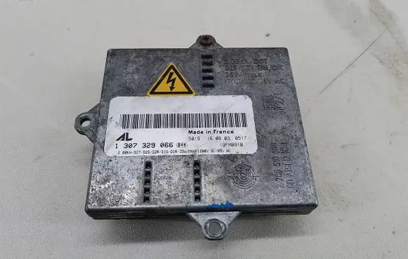 Audi A3 S3 8P Voltage converter/converter module 1307329066