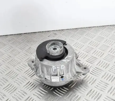 Mercedes-Benz C W205 Engine mount bracket A2052406617