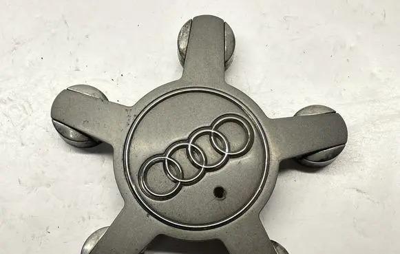 Audi A3 S3 8V R20 wheel hub/cap/trim 4F0601165N