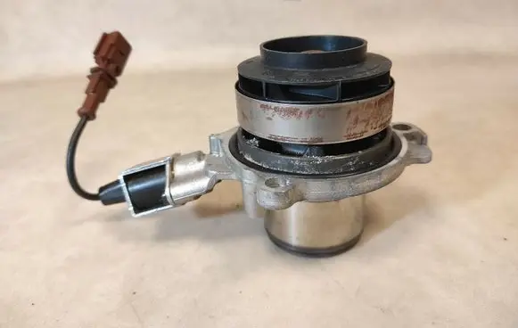 Volkswagen Tiguan Water pump 04L121011 04L121011H