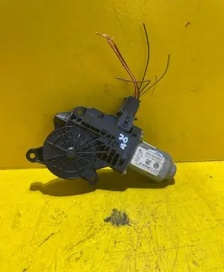 Skoda Fabia Mk2 (5J) Front door window regulator motor 6R0959802P