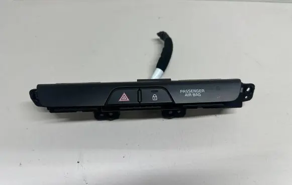 KIA Rio Hazard light switch 93790H8010WK 20200622 4D63611000