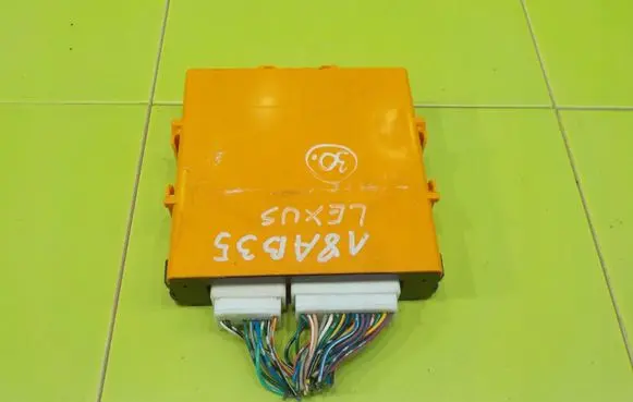 Lexus GS 300 350 430 450H Central body control module 0319001300 18AB35