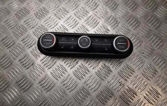 Alfa Romeo Giulia Climate control unit 01561390670