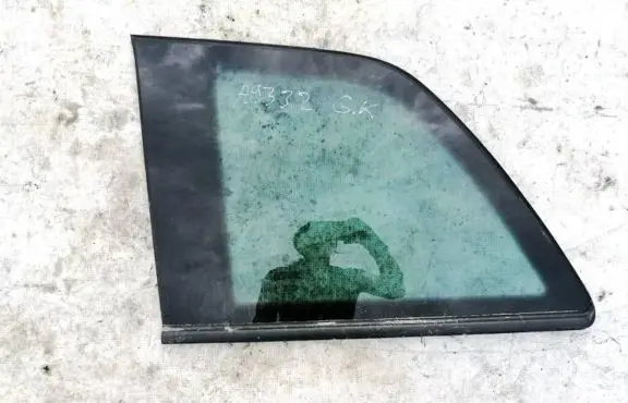 Opel Zafira B Rear side window e643r00104 e643r-00104