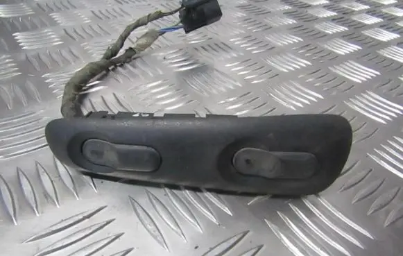 Opel Omega B1 Front door window switch trim 4670402