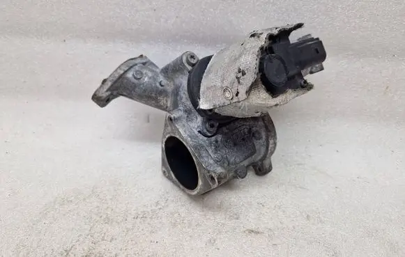 Volkswagen Caddy EGR valve 03G129637A