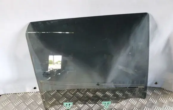 Nissan Juke I F15 Rear door window glass