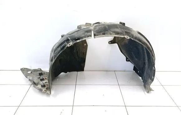 Front wheel arch liner splash guards