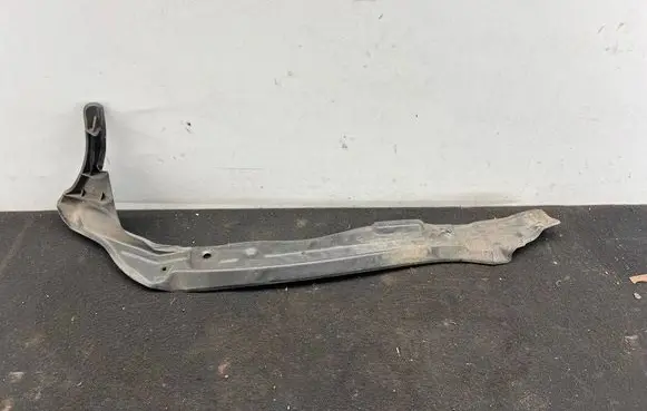 Audi Q7 4L Fender end trim 4L0821112