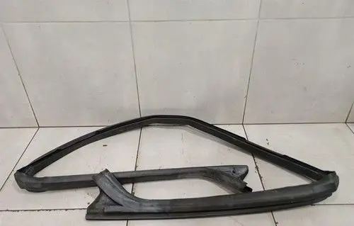 Ferrari FF Rubber seal front coupe door window 82200900