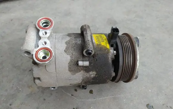 Volvo V50 Air conditioning (A/C) compressor (pump) 3M5H19D629PH