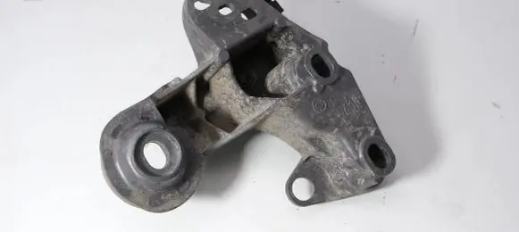 Audi A4 S4 B7 8E 8H Engine mounting bracket 8E0199352F