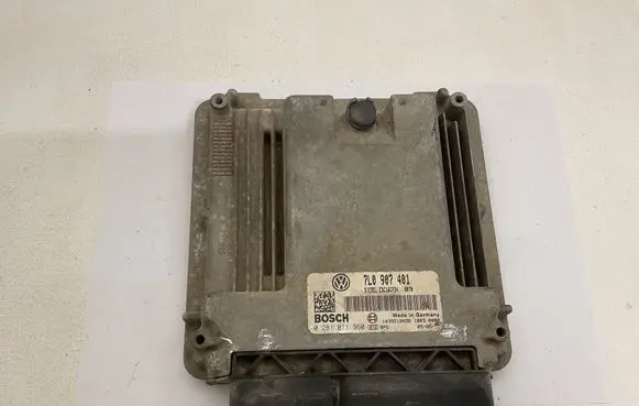 Volkswagen Touareg I Engine control unit/module 7L0907401 0281011960 1039S10036