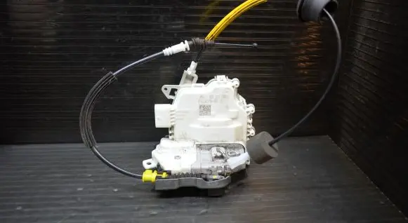 Audi Q5 SQ5 Front door lock 8J2837015E