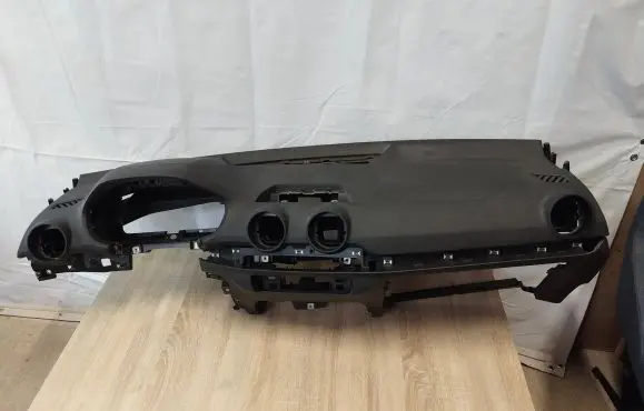 Audi Q2 - Dashboard 81B857001C 29052015 15356904