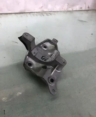 Volvo XC60 Engine mounting bracket 32138983