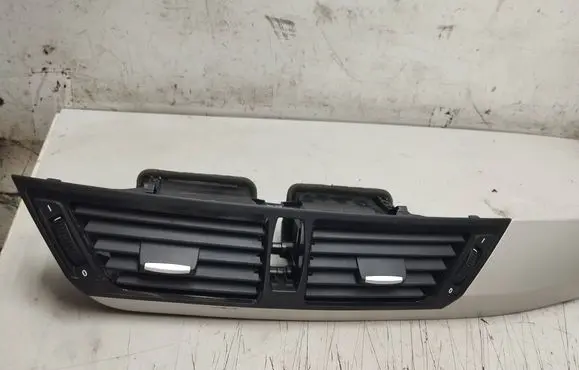 BMW X1 E84 Dash center air vent grill 2991701 52850610