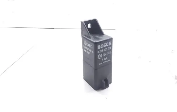 Volkswagen PASSAT B6 Glow plug pre-heat relay 038907281D 0281003038