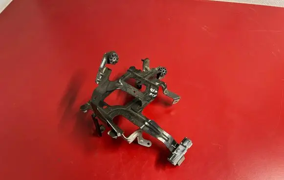 BMW 6 F06 Gran coupe Engine control unit holder 7610564 12527610564