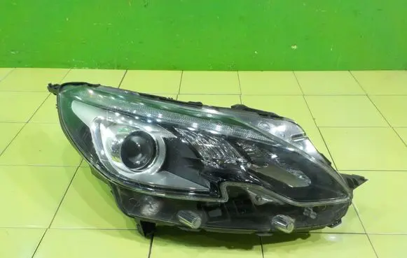 Peugeot 2008 I Headlight/headlamp 9815120180