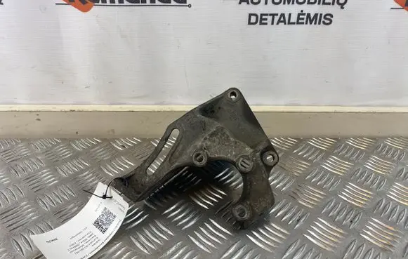 Subaru Forester SG Engine mounting bracket