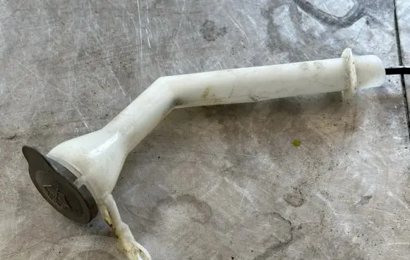 Nissan Qashqai Window washer liquid tank fill tube E9001056