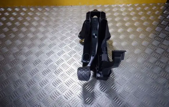 Volkswagen Golf VII Pedal assembly 5Q1721058DA