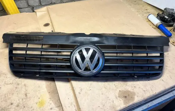 Volkswagen Transporter - Caravelle T5 Front grill