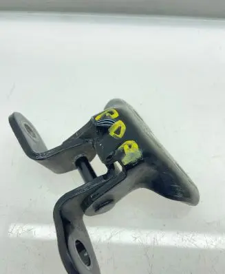 Toyota Prius+ (ZVW40) Front door lower hinge 