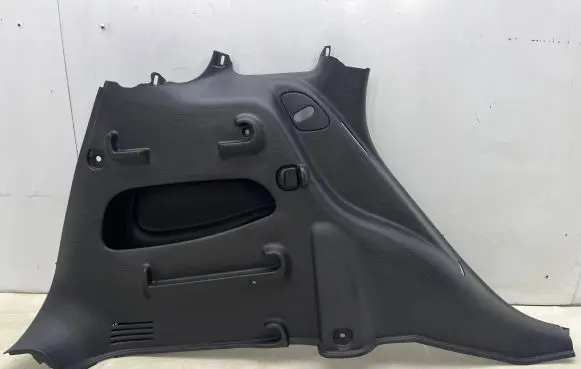 Chrysler PT Cruiser Tailgate/trunk side cover trim 