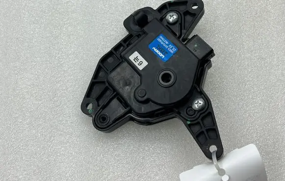 Hyundai Kona I Air flap motor/actuator EA1F0PPJAD01