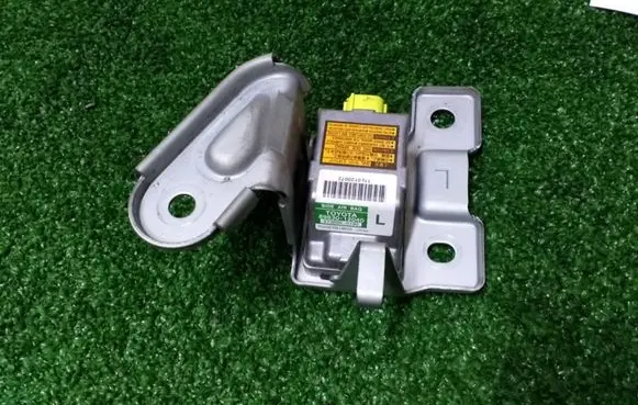 Toyota Corolla E120 E130 Airbag control unit/module 8983012040