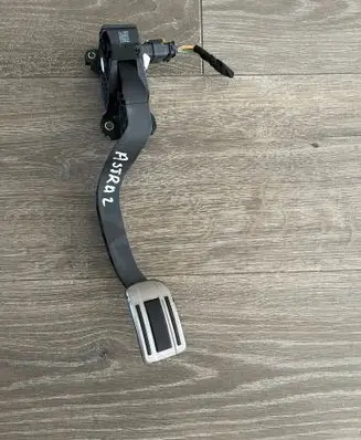 Opel Astra L Accelerator throttle pedal 9843676480