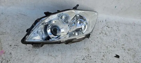 Toyota Auris 150 Headlight/headlamp 8115002540