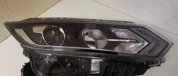 Nissan Qashqai Headlight/headlamp 10019009