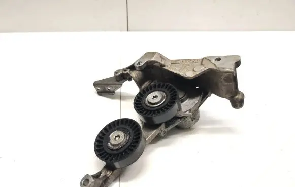 Mercedes-Benz C AMG W205 Generator/alternator belt tensioner A1772420200