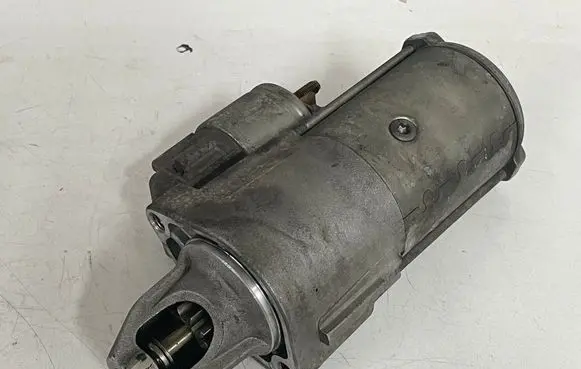 Mercedes-Benz E W211 Starter motor A0051518901
