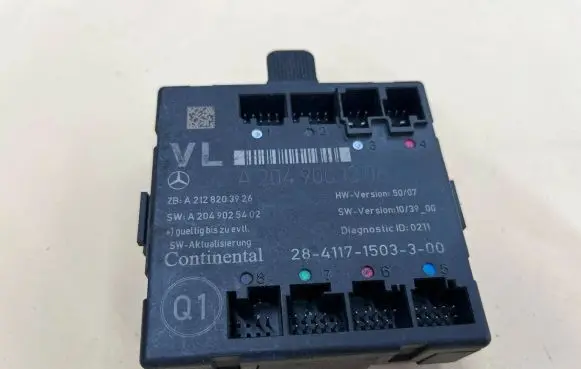 Mercedes-Benz C W204 Door control unit/module A2049001206 A2049025402