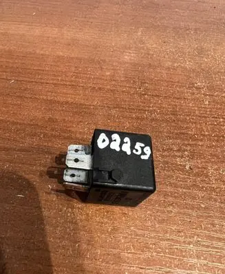Mercedes-Benz A W169 Other relay A0025421319 D2259
