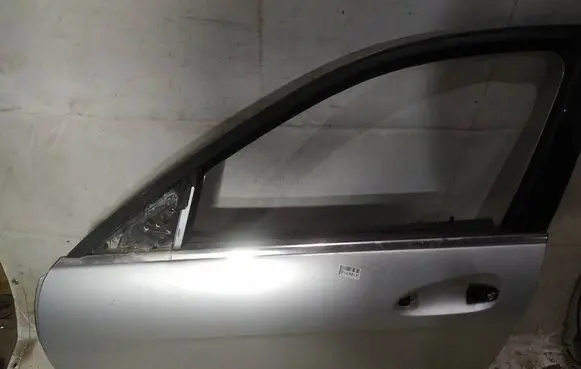 Mercedes-Benz C AMG W204 Front door pilkos