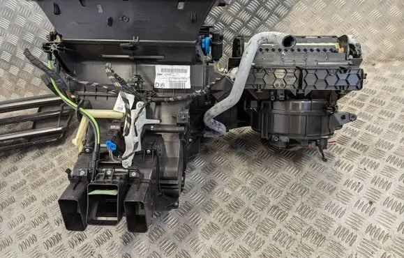 Volkswagen Tiguan Interior heater climate box assembly 5QH816005B