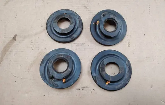 Volkswagen PASSAT B6 Rear coil spring rubber mount 1K0512297D 1K0512149B
