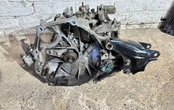 Manual 5 speed gearbox