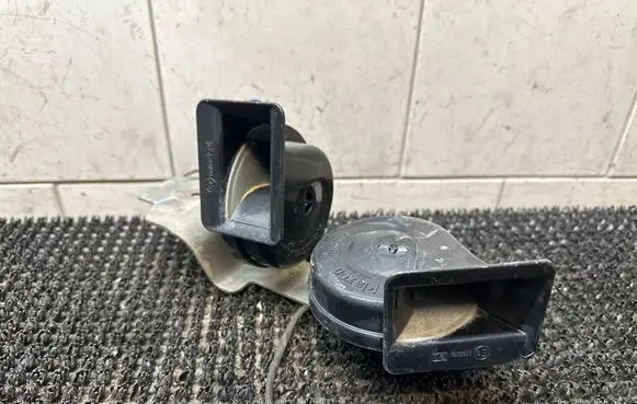 BMW 5 E60 E61 Horn signal 6935709