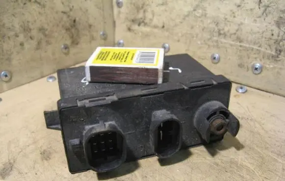 Renault Laguna I Glow plug pre-heat relay 77008636267700856789 7700870715