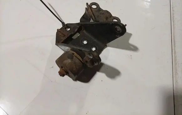 Toyota Corolla Verso AR10 Engine mounting bracket 