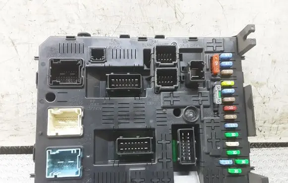 Citroen C4 I Picasso Fuse module 281201930B